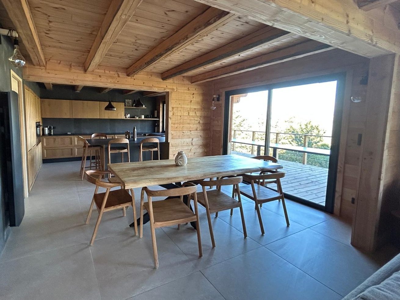 Salle à manger et cuisine